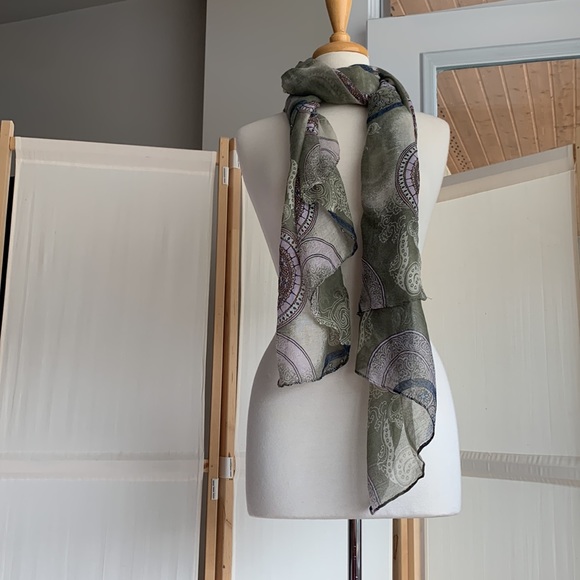 Green/White/Lavender Paisley print scarf, GUC, perfect pre-loved condition - Picture 6 of 6